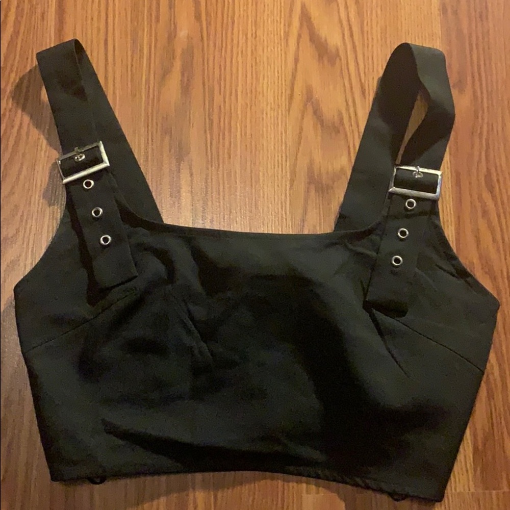 Buckle straps shirt